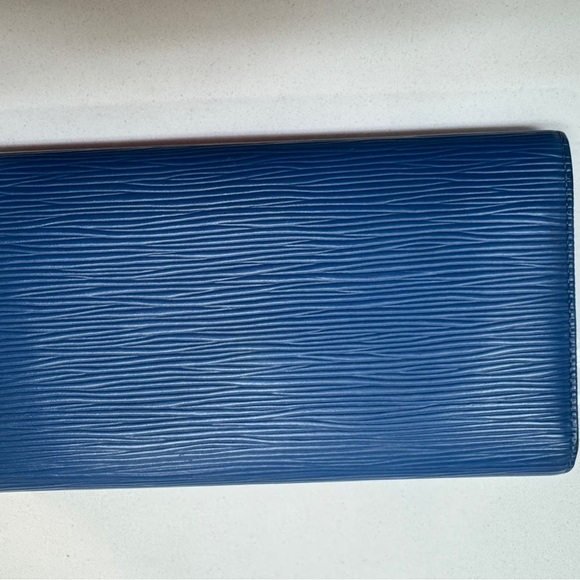Louis Vuitton Epi Leather Blue Long Wallet - Preloved in Excellent Condition - Picture 7 of 15